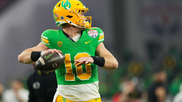 Oregon Ducks quarterback Bo Nix (10) throws during warm ups before the 2024 Fiesta Bowl against the Liberty Flames at State Farm Stadium.